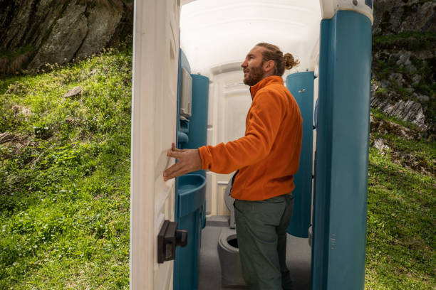 Best Luxury portable toilet rental  in Oblong, IL
