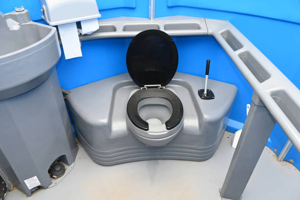 Best Portable restroom trailer rental  in Oblong, IL